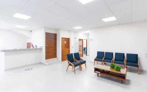 TREATING ALZHEIMER’S DISEASE: ARE CLINICS IN SYNC WITH ARIA IN THE REAL WORLD?