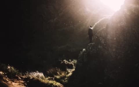 THE FIGHT TO SURVIVE - THE DOCTOR WITH FIVE LIVES