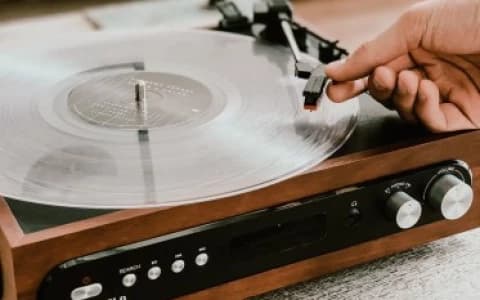 HOW MUSIC HELPS DEMENTIA PATIENTS